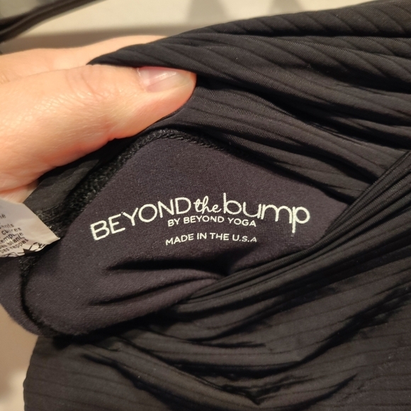 Beyond The Bump Yoga Black Cropped Capri Maternity Leggings Sz M Athletic Casual - Picture 4 of 8